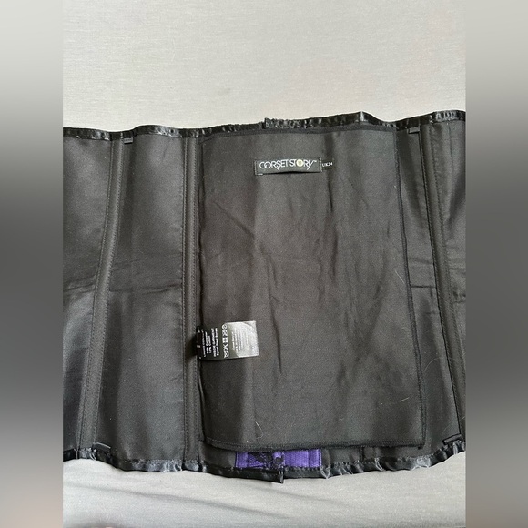 Purple and black lace overbust corset - Picture 4 of 6